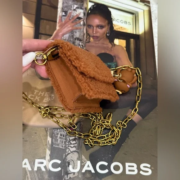 Universal Thread Teddy Crossbody Bag – Brown with Chain Strap - Picture 3 of 9